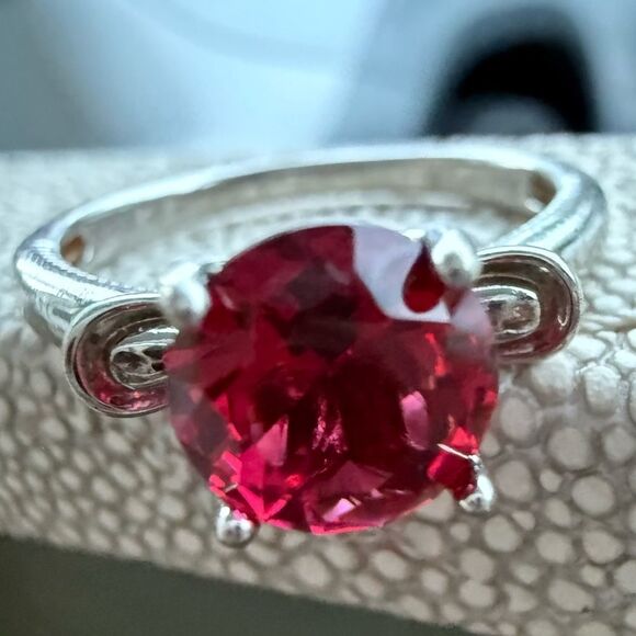 Silver Tone Statement Ring with Large Red Faceted Stone – Size 10 - Picture 5 of 17